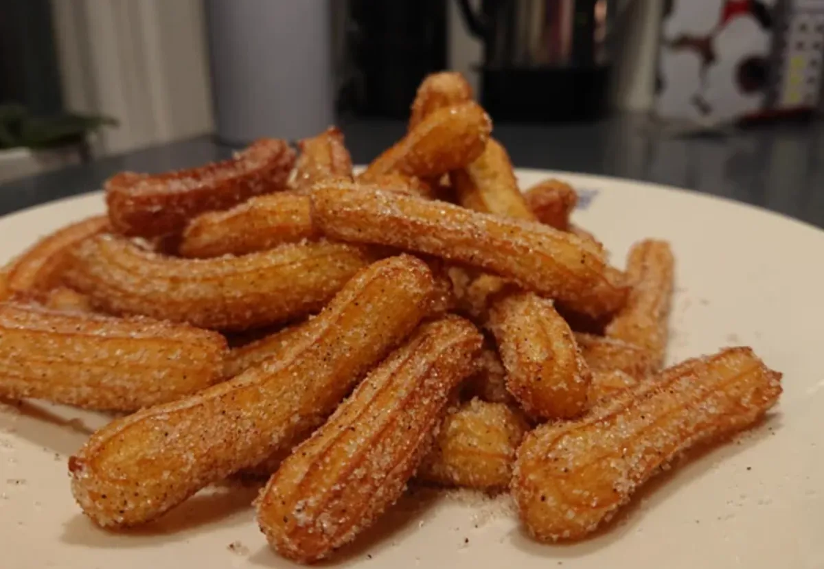 Frisklavede churros med kanelsukker
