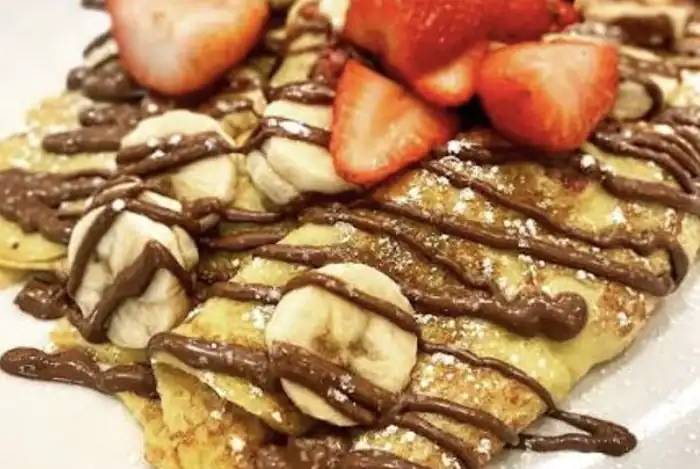 Crepes med jordbær, banan og chokolade til fest og firmaevent